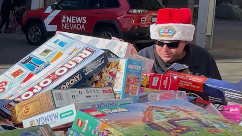 Los bomberos están organizando desfiles por todo Truckee Meadows esta temporada navideña.