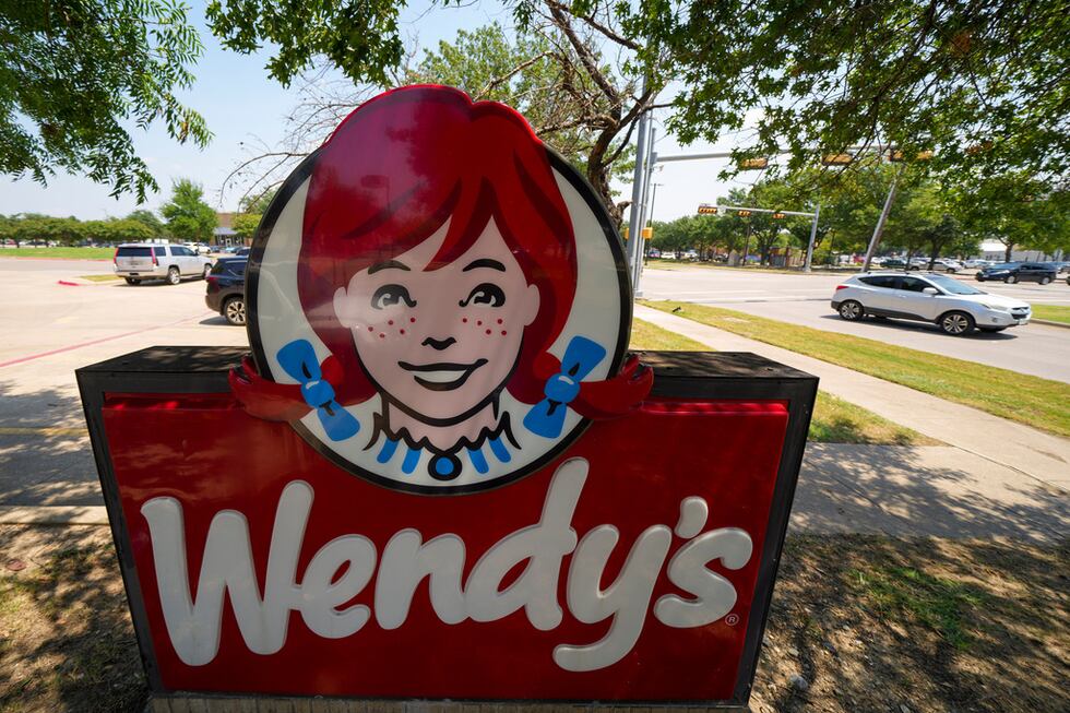 Un letrero de Wendy's el martes 5 de agosto de 2025, en un restaurant en Garland, Texas. (AP...