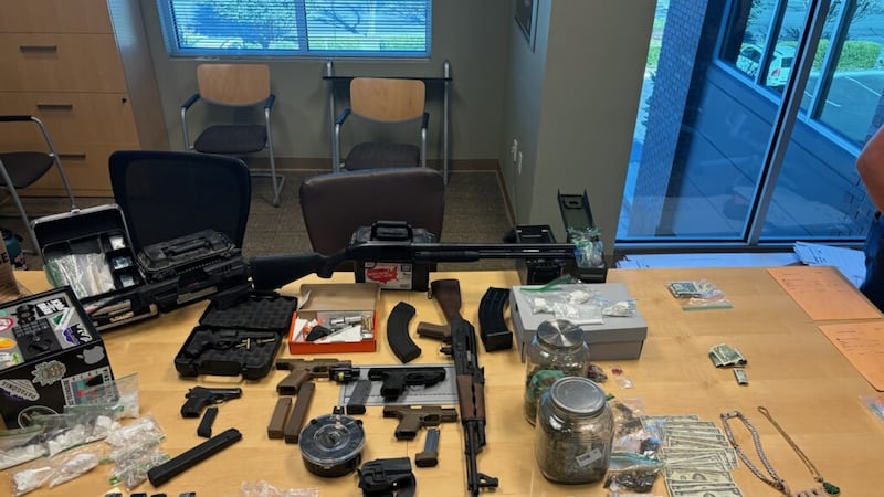 Neri ahora enfrenta cargos por armas y drogas.