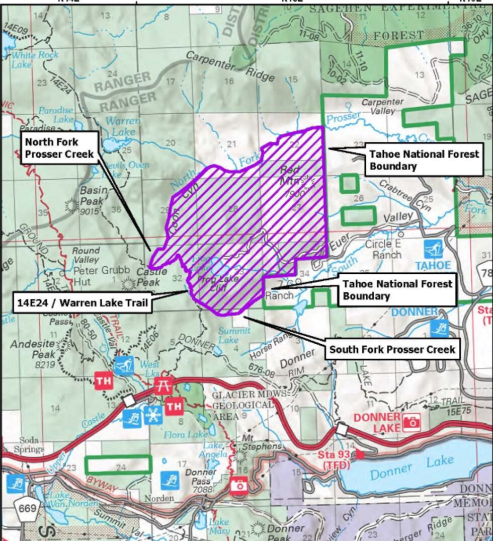 Marcado con rayas está el mapa de cierre de avalanchas de Castle Peak.