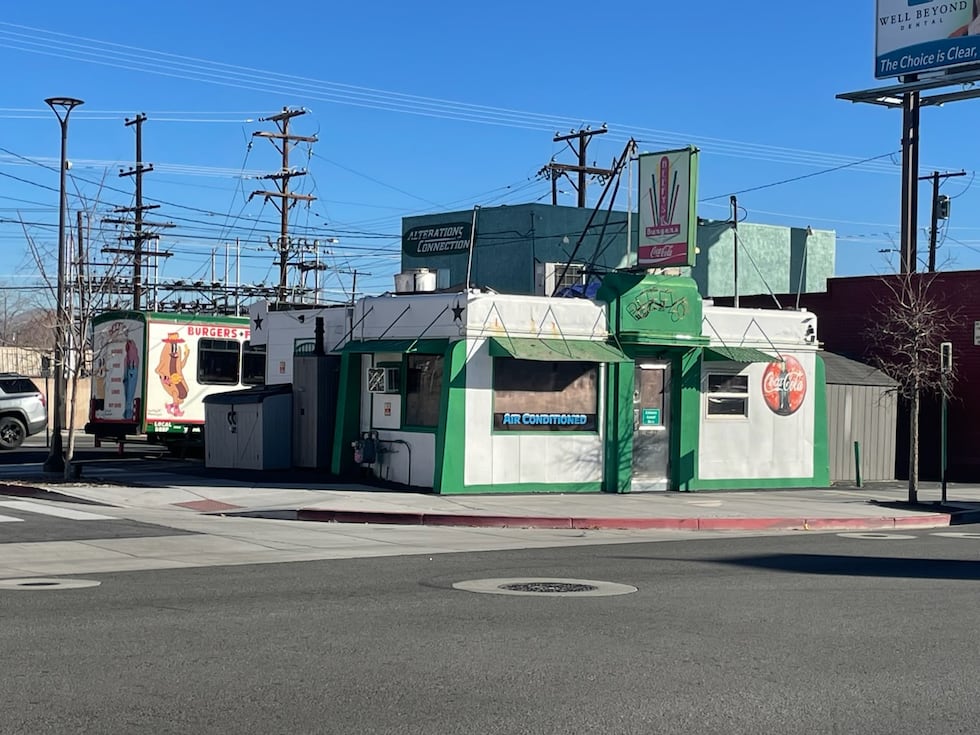 El popular restaurante de Reno se ve obligado a cerrar temporalmente sus puertas debido a...
