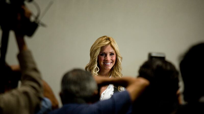 Anahí accidente en el oído