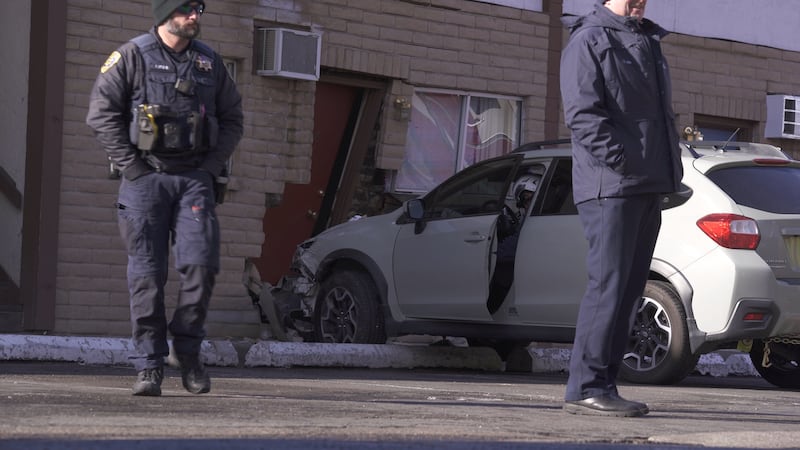 La colisión ocurrió alrededor de las 12:30 p.m. del jueves.