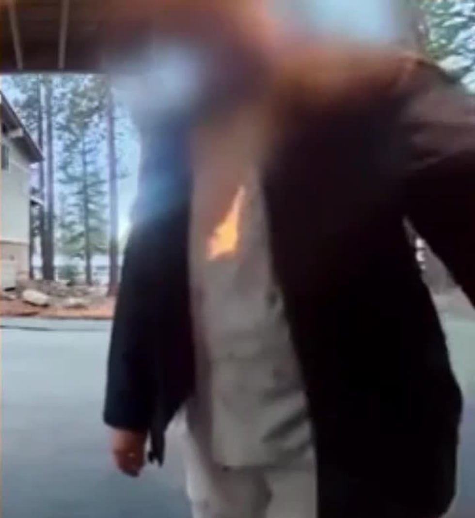 Se ruega a cualquier persona que tenga información relacionada con este caso que llame al...