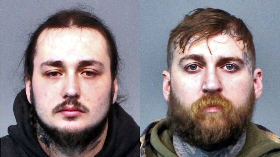 Seth Allan Hegne, a la izquierda, y Colton Lee Fagundes