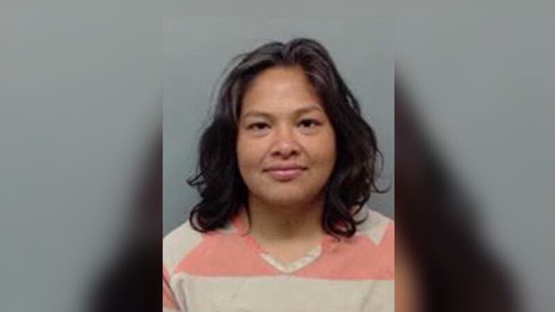 La policía de Laredo acusó a Ivette Ibarra, de 38 años, de robo y de poseer objetos vinculados...