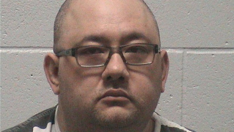 James Palu, de Fernley, fue arrestado por presuntamente poner las manos alrededor del cuello...