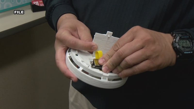 Changing battery on smoke alarm