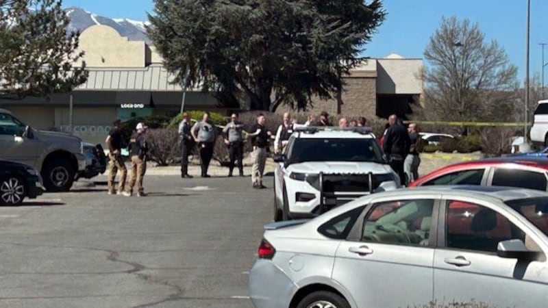 La policía de Sparks está investigando un tiroteo en el que se vio involucrado un oficial.