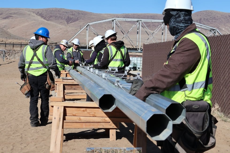 Los trabajadores se preparan para el proyecto Libra Sol cerca de Yerington. El Local 169 de...
