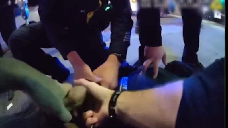 Díaz fue ingresado en el Centro de Detención del Condado de Washoe bajo cargos relacionados...