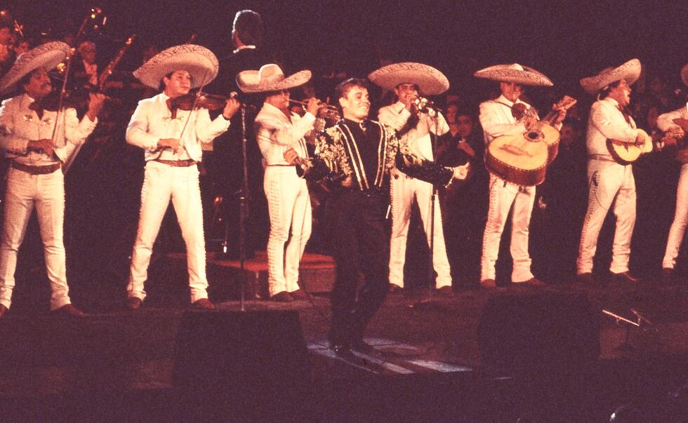Esta imagen, difundida por Sony Music Entertainment México, muestra a Juan Gabriel en una...