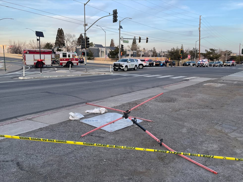 La policía de Reno está investigando un incidente que ocurrió en el paso elevado de Wells Avenue.