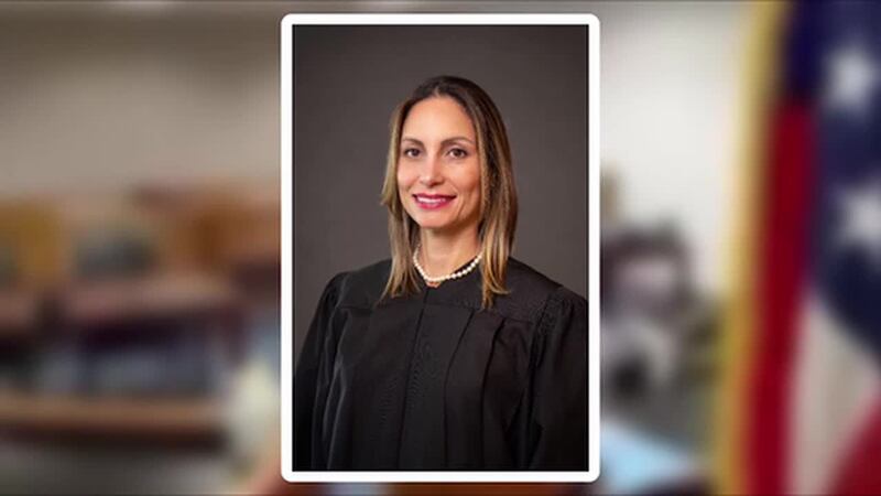 Otra jueza de inmigración hispana renuncia por desacuerdos con las políticas de Trump.