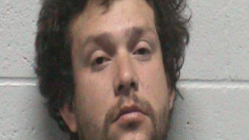 La Oficina del Alguacildel Condado de Lyon busca a Christopher William McCann en relación con...