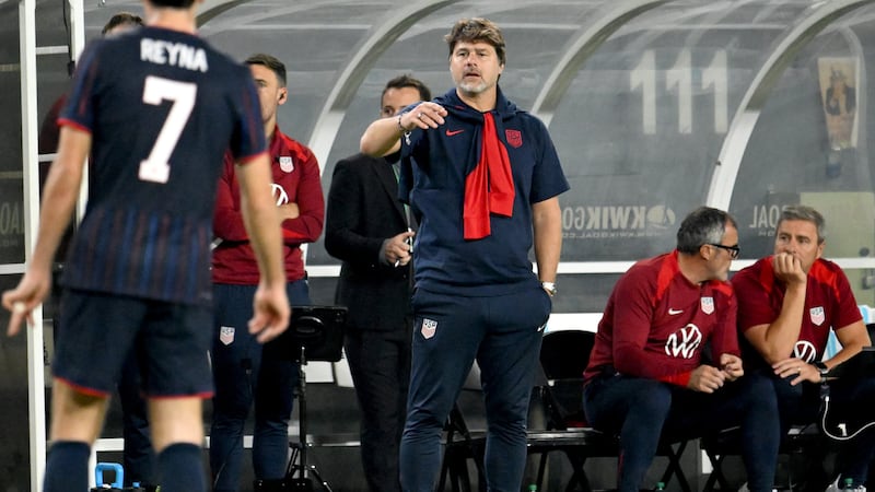 United States head coach Mauricio Pochettino, center, talks to Gil Reyna (7) during the second...