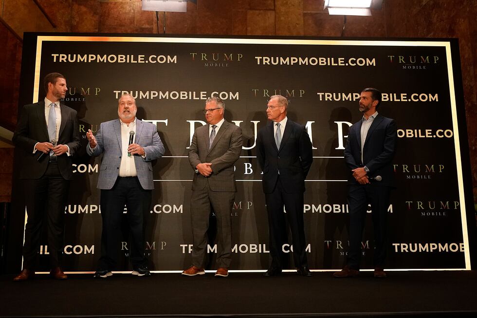Eric Trump, Don Hendrickson, Eric Thomas, Patrick O'Brien y Donald Trump Jr., de izquierda a...