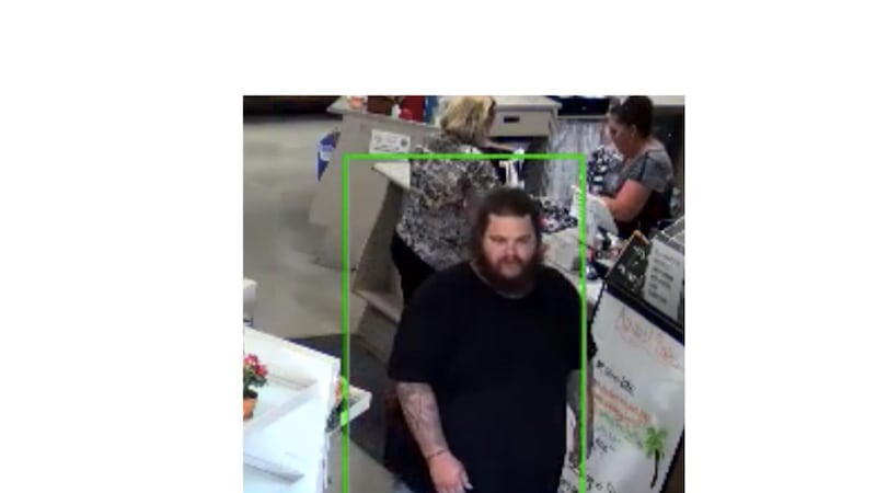La policía está buscando a este hombre en relación con un caso de agresión ocurrido en agosto.