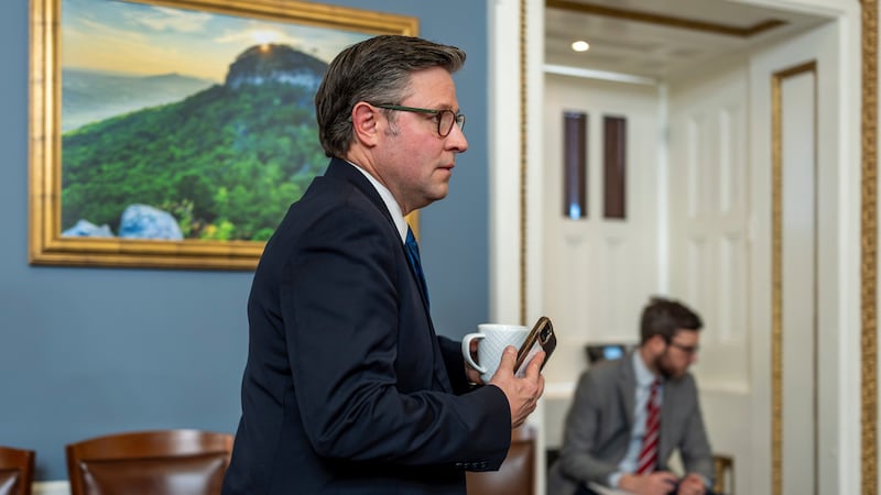 El presidente de la Cámara de Representantes de Estados Unidos, el republicano Mike Johnson,...