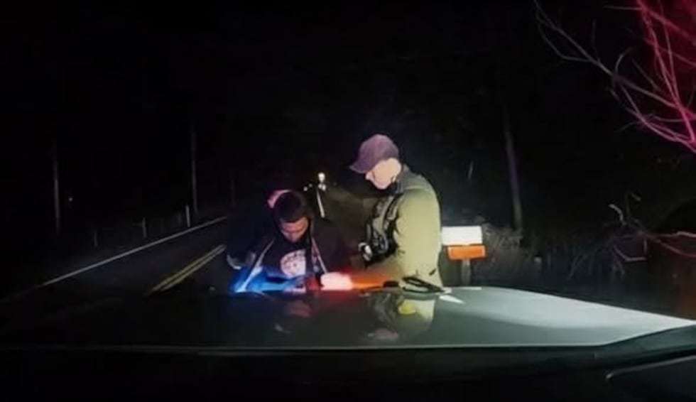 Reynoso ahora enfrenta cargos por armas y drogas.