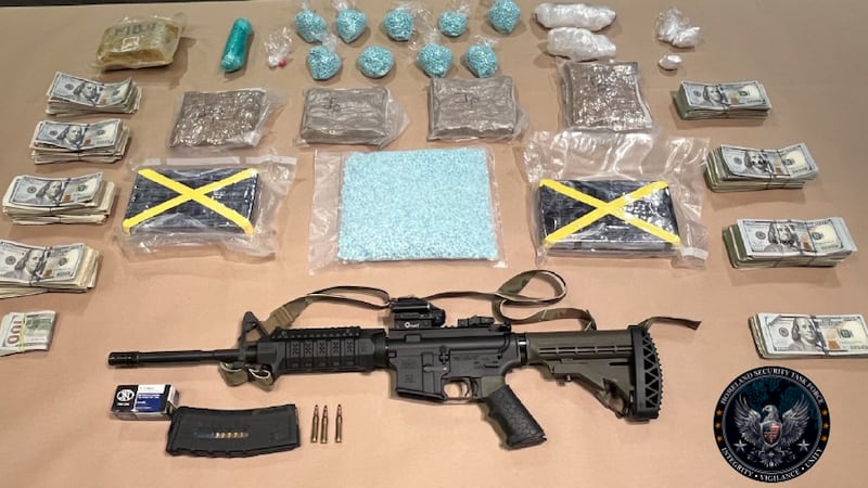 De ser declarados culpables, los hombres se enfrentan a una pena máxima de cadena perpetua.