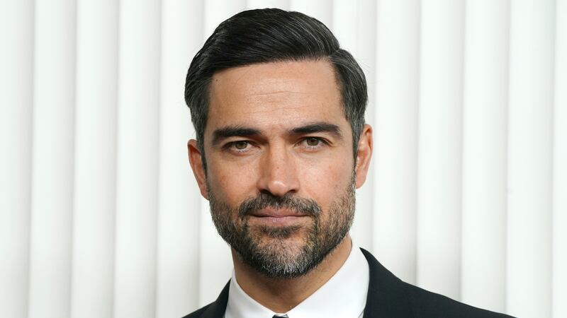 Alfonso Herrera llega a la entrega anual número 29 de los Premios del Sindicato de Actores de...