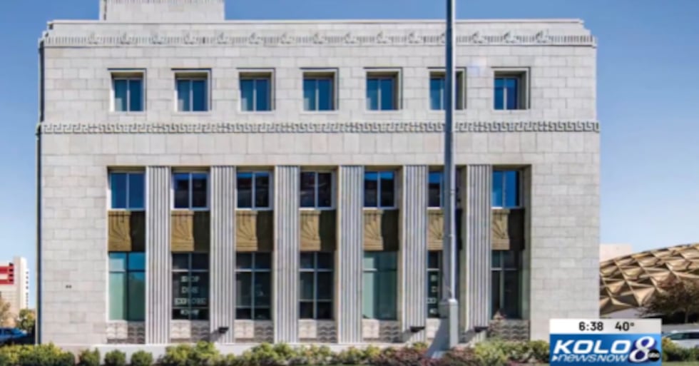 El edificio está a la venta por 19 millones de dólares. Foto cortesía de nuestra red hermana,...