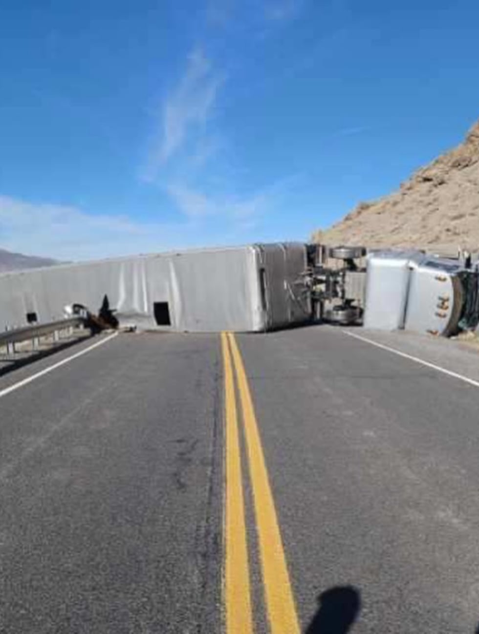 El accidente está bloqueando todos los carriles de la carretera SR447 cerca de Nixon.