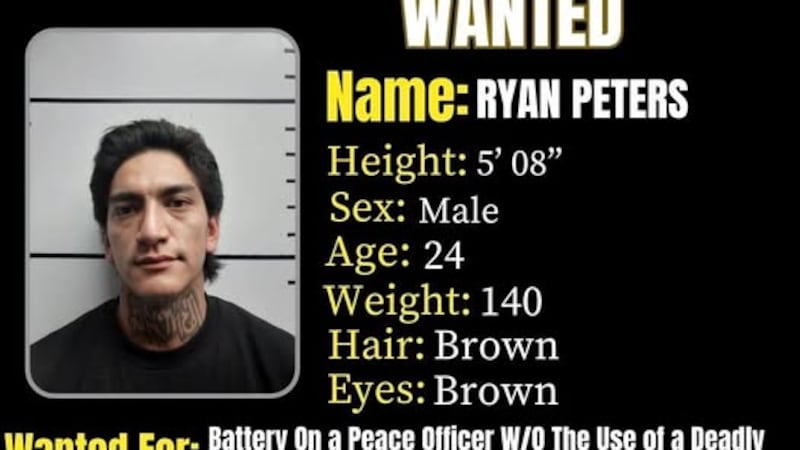 Se pide al público que no se acerque a Peters.