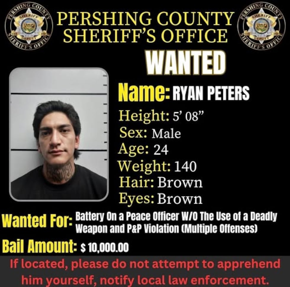 Se pide al público que no se acerque a Peters.