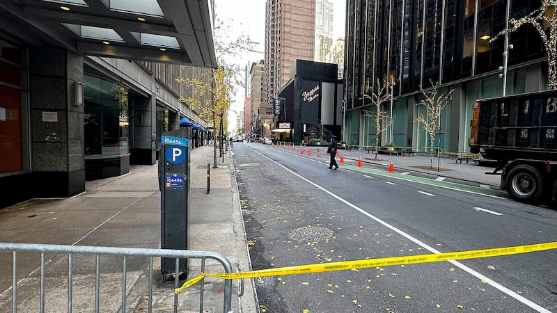 El hotel de Manhattan donde ocurrió el tiroteo el 4 de diciembre del 2024. (AP foto/Joe...