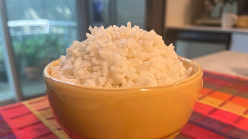 Imagen de un tazón de arroz blanco