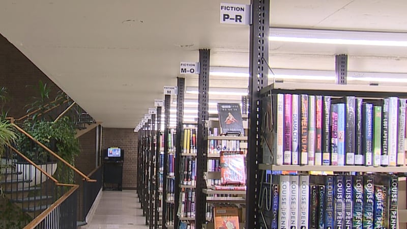 La Biblioteca del Centro de Reno cuenta con vegetación y sirve como espacio público gratuito...