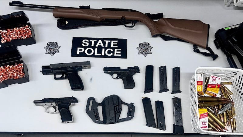 Glover ahora enfrenta numerosos cargos.