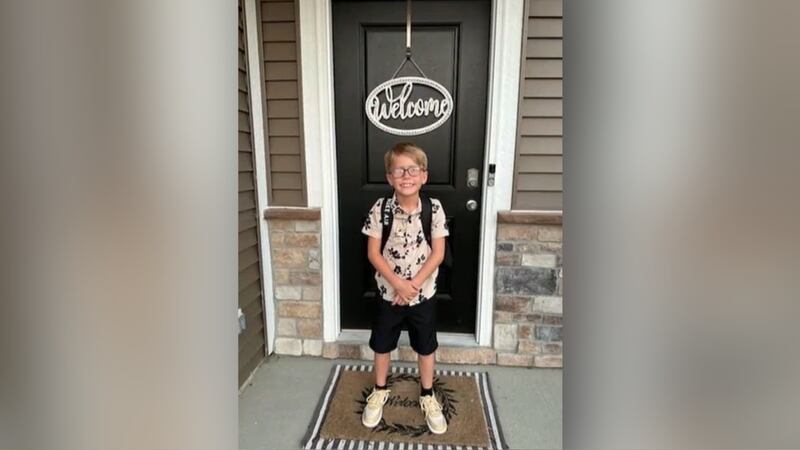 Los padres de Sammy Teusch dijeron que se comunicaron con la escuela de su hijo 20 veces por...
