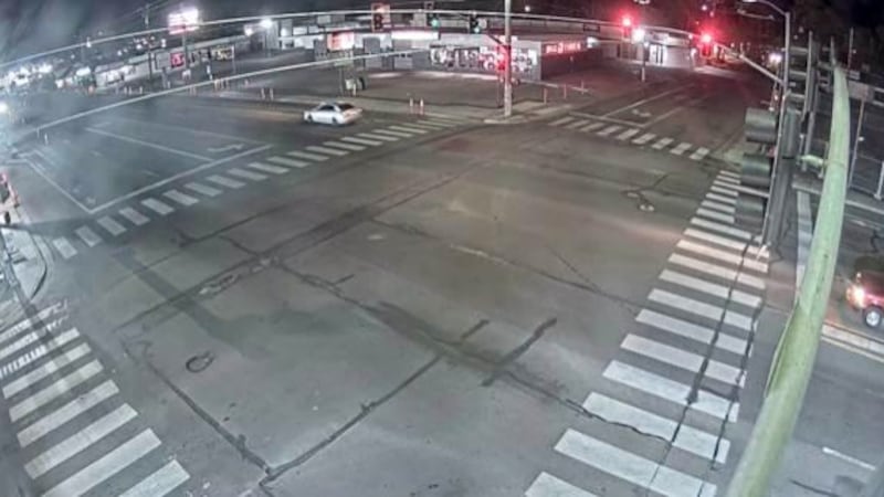 El Departamento de Policía de Reno busca un Subaru Impreza plateado, modelo 2008-2011, con el...