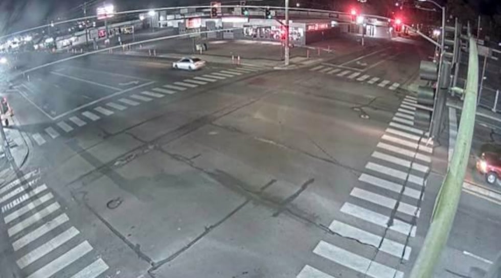 El Departamento de Policía de Reno busca un Subaru Impreza plateado, modelo 2008-2011, con el...