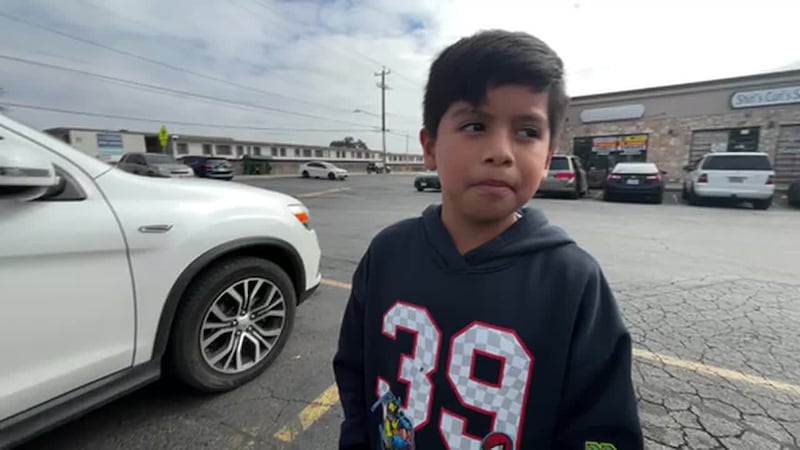 "Me da miedo". Un niño quiso hablar ante las cámaras de Telemundo luego de la liberación del...