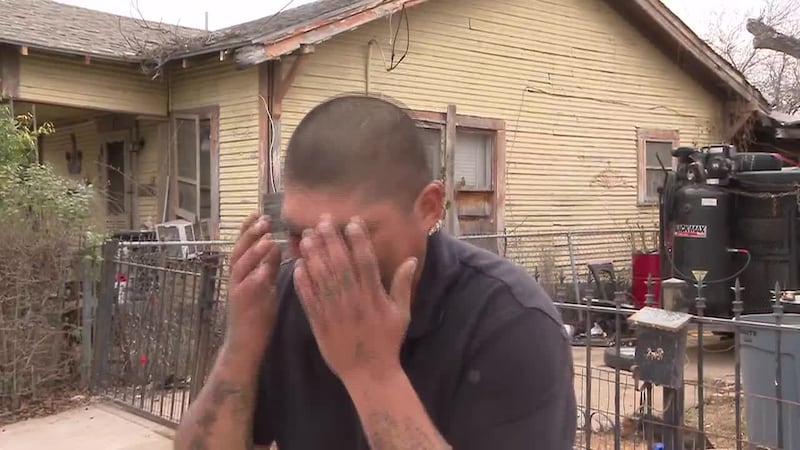 Estudiante de preparatoria fue atacado a tiros afuera de su casa al poco tiempo de la cena en...