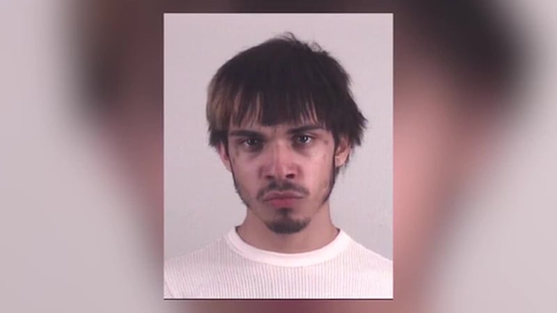 Arrestado por presuntamente matar a su propia madre con arma blanca, robar su auto y llevarse...