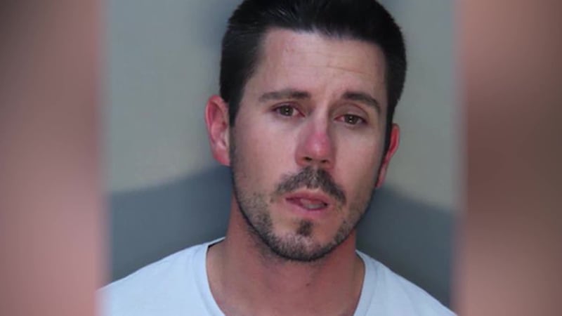 Un agente del Servicio Secreto fue arrestado y acusado de exposición indecente dentro de un...