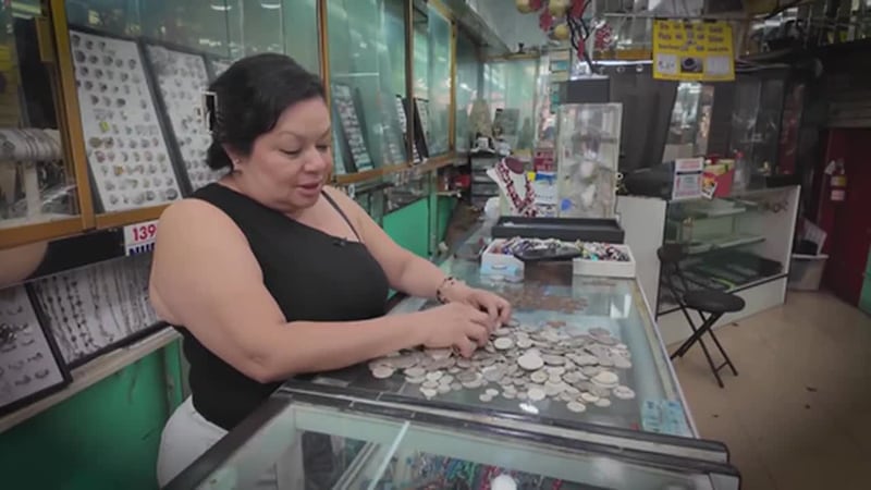 Desde hace más de una década, María Flores se ha dedicado a la colección y compra de monedas,...