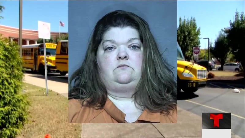 Maestra acusada de colocar salsa picante sobre la lengua de un alumno como castigo. Ocurrió en...